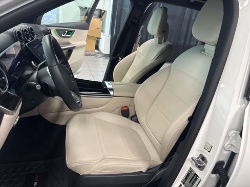 Used 2025 Mercedes-Benz GLC 300 image 24