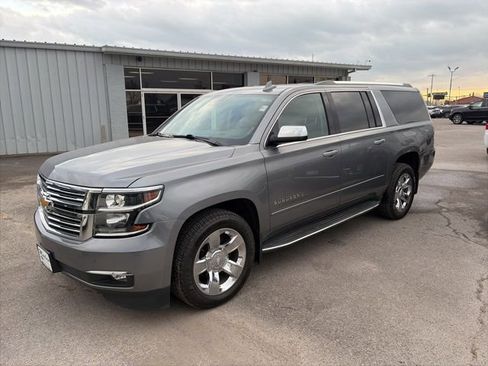 Used 2020 Chevrolet Suburban Premier AWD/4WD image 2