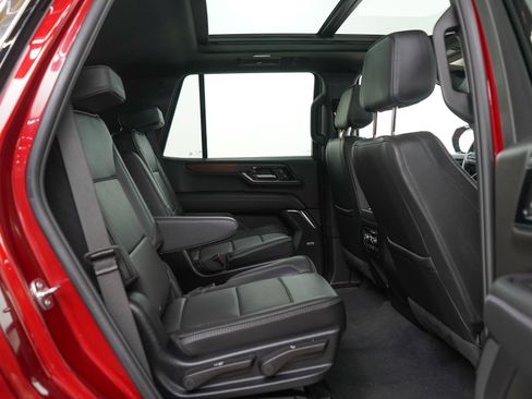 Used 2025 GMC Yukon Denali w/ Sun & Power Step Package AWD/4WD image 12