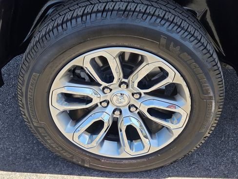 Used 2023 RAM 1500 Laramie AWD/4WD image 10