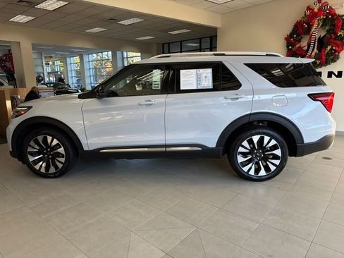 Used 2025 Ford Explorer Platinum w/ LUX Leather Package image 5