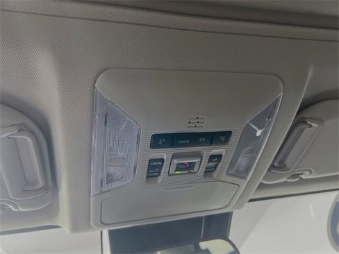 Used 2023 Toyota RAV4 XLE Premium image 19