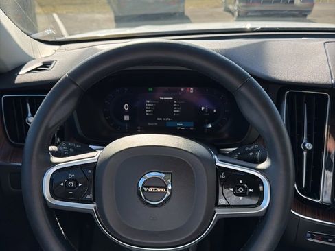 Certified 2023 Volvo XC60 B5 Plus w/ Climate Package image 7