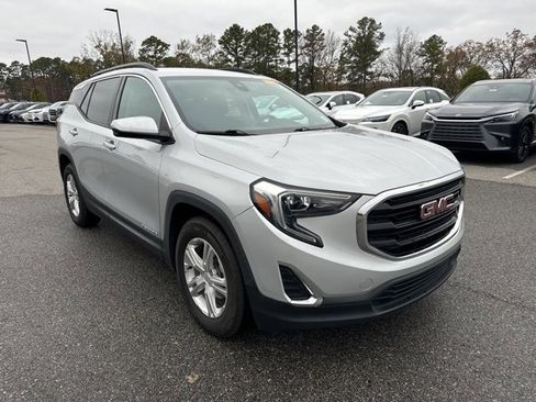 Used 2020 GMC Terrain SLE w/ Driver Convenience Package image 2