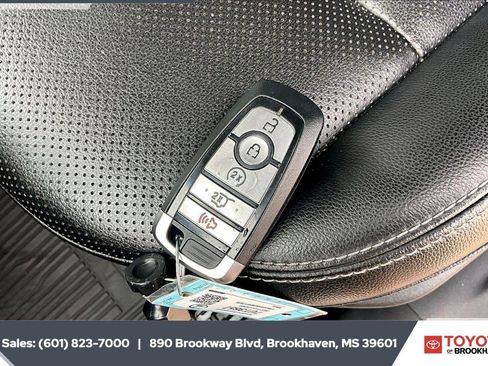 Used 2022 Ford Escape SEL FWD image 9