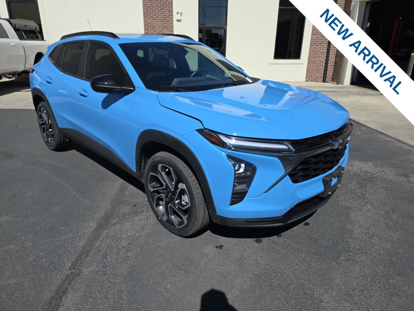 Used 2024 Chevrolet Trax RS w/ Sunroof Package FWD image 1