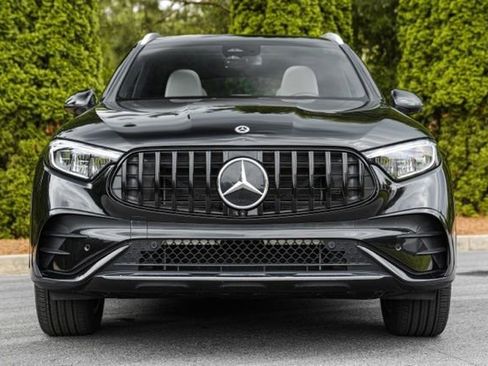 Used 2024 Mercedes-Benz GLC 300 4MATIC w/ AMG Line image 18