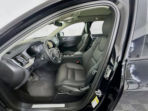 Used 2025 Volvo XC60 B5 Plus image 13