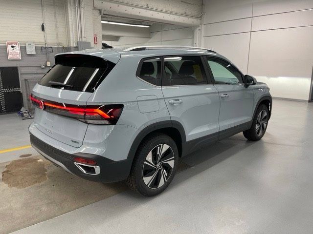 New 2027 Volkswagen Taos SE AWD/4WD image 4