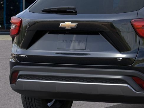 New 2026 Chevrolet Trax LT w/ LT Convenience Package FWD image 14