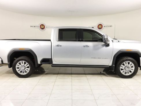 Used 2022 GMC Sierra 2500 Denali w/ Denali Ultimate Package AWD/4WD image 2