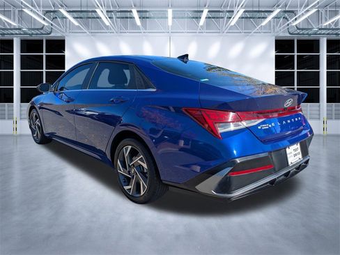 Used 2024 Hyundai Elantra SEL w/ Convenience Package image 6