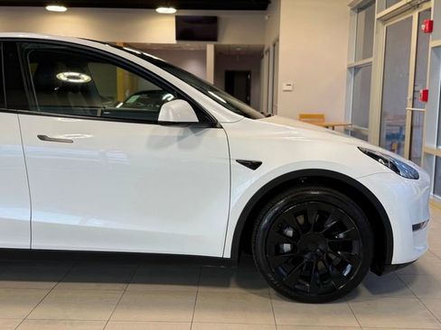 Used 2021 Tesla Model Y Long Range image 18