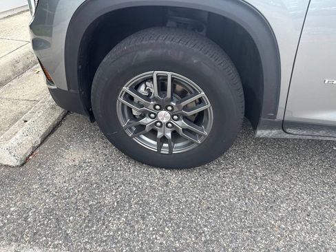 Used 2025 GMC Acadia Elevation FWD image 10
