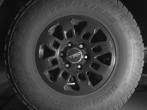 Used 2021 Toyota Tacoma SR5 RWD image 8