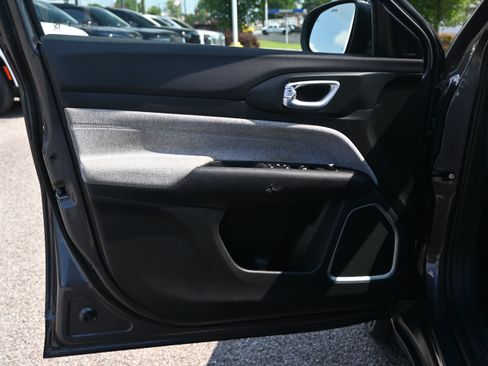 Used 2024 Jeep Compass Latitude AWD/4WD image 14