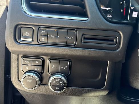 Used 2021 GMC Yukon SLT w/ SLT Premium Package AWD/4WD image 24