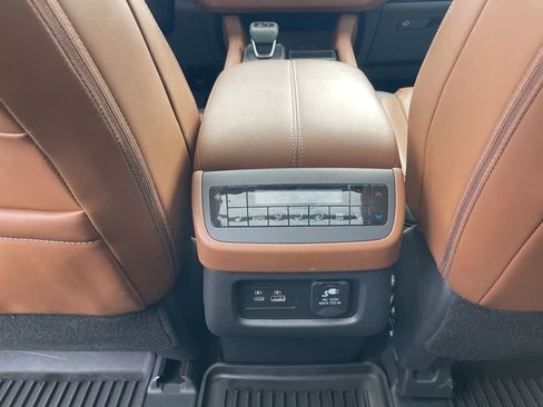 Used 2024 Nissan Pathfinder Platinum FWD image 27