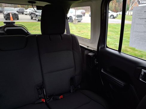 Used 2019 Jeep Wrangler Unlimited Sport S image 20