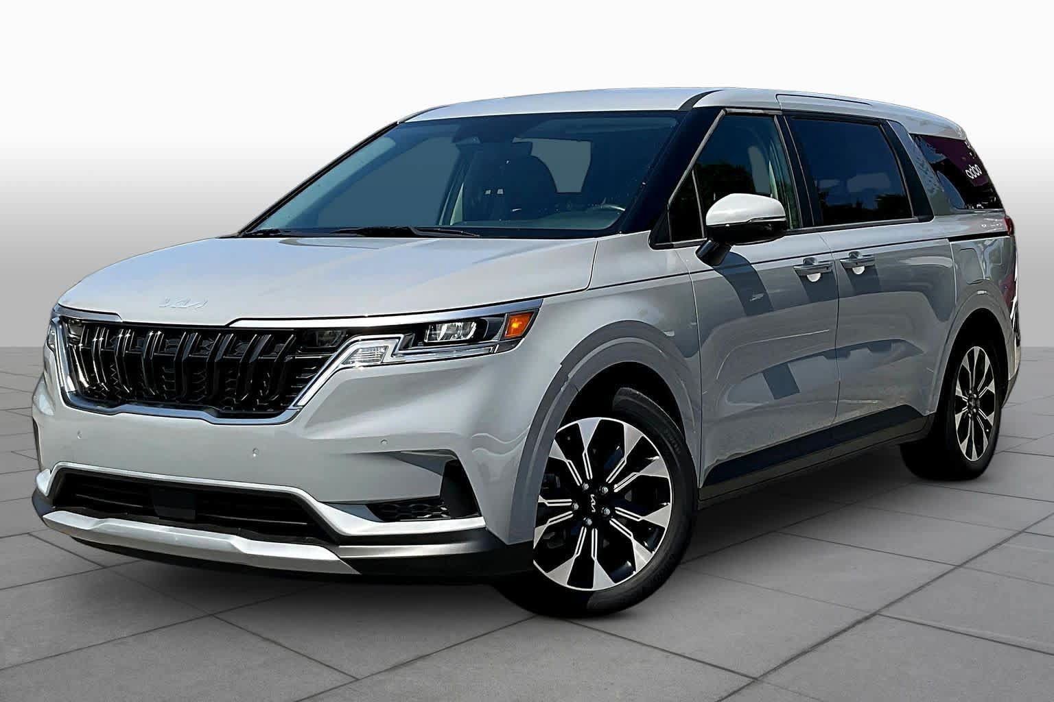 Used 2024 Kia Carnival EX FWD image 1