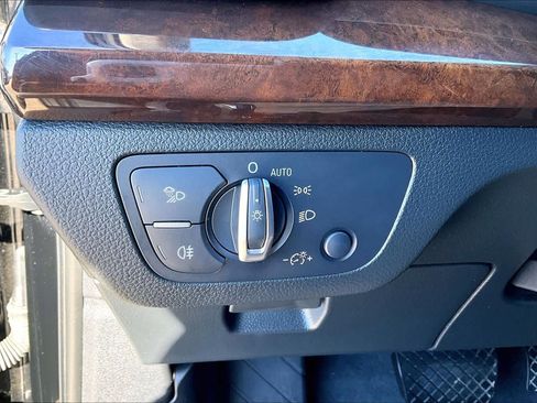 Used 2020 Audi Q5 Premium Plus image 36