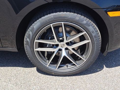 Used 2025 Porsche Macan image 11