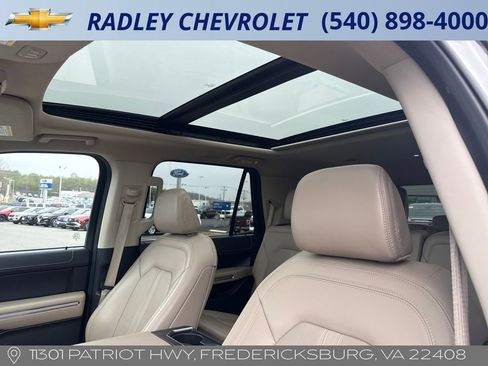 Used 2024 Ford Expedition Limited image 2