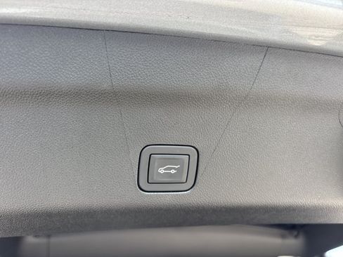 Used 2025 GMC Yukon AT4 w/ AT4 Premium Plus Package AWD/4WD image 8