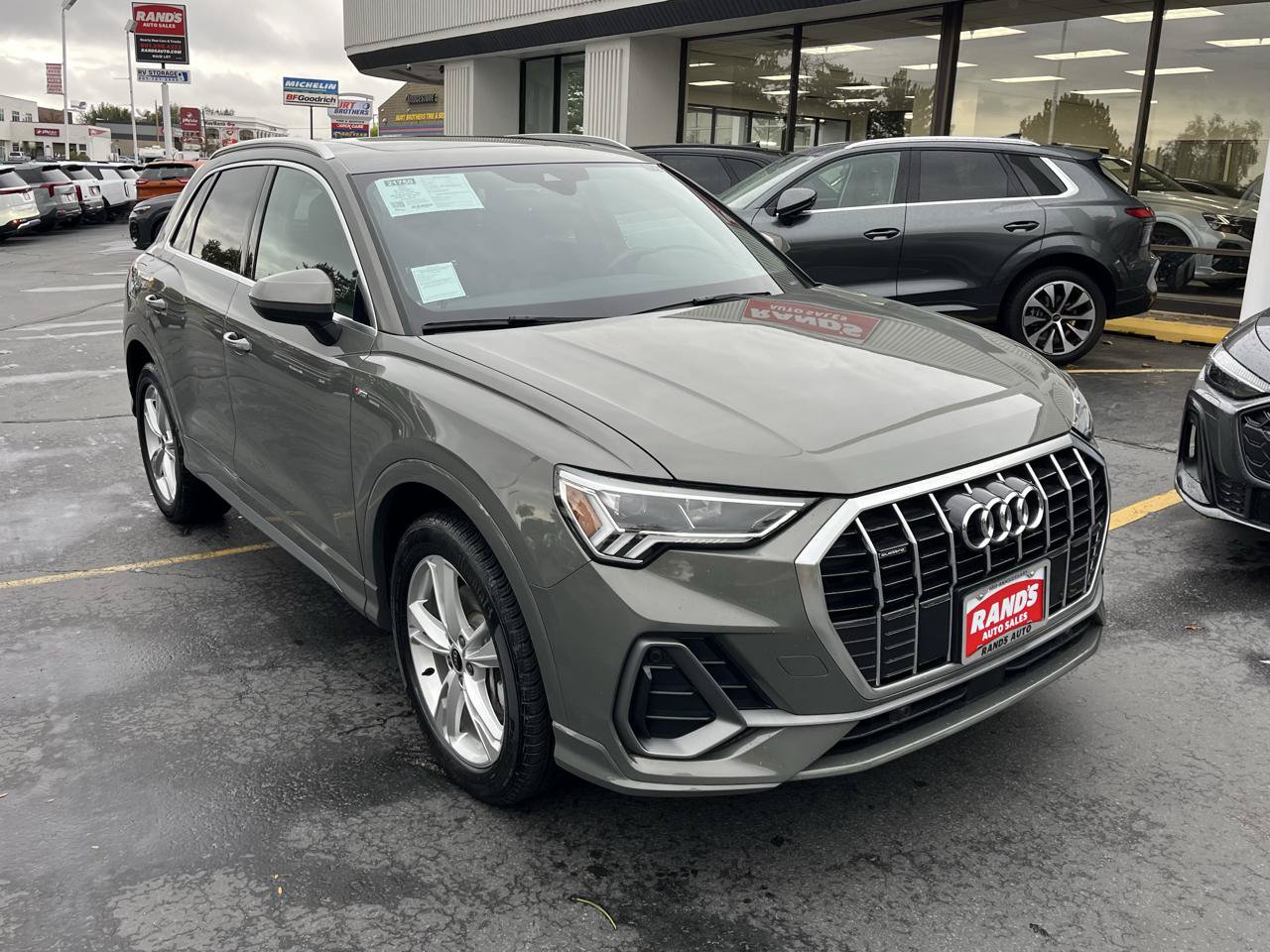 Used 2024 Audi Q3 2.0T Premium Plus w/ Premium Plus Package AWD/4WD image 2