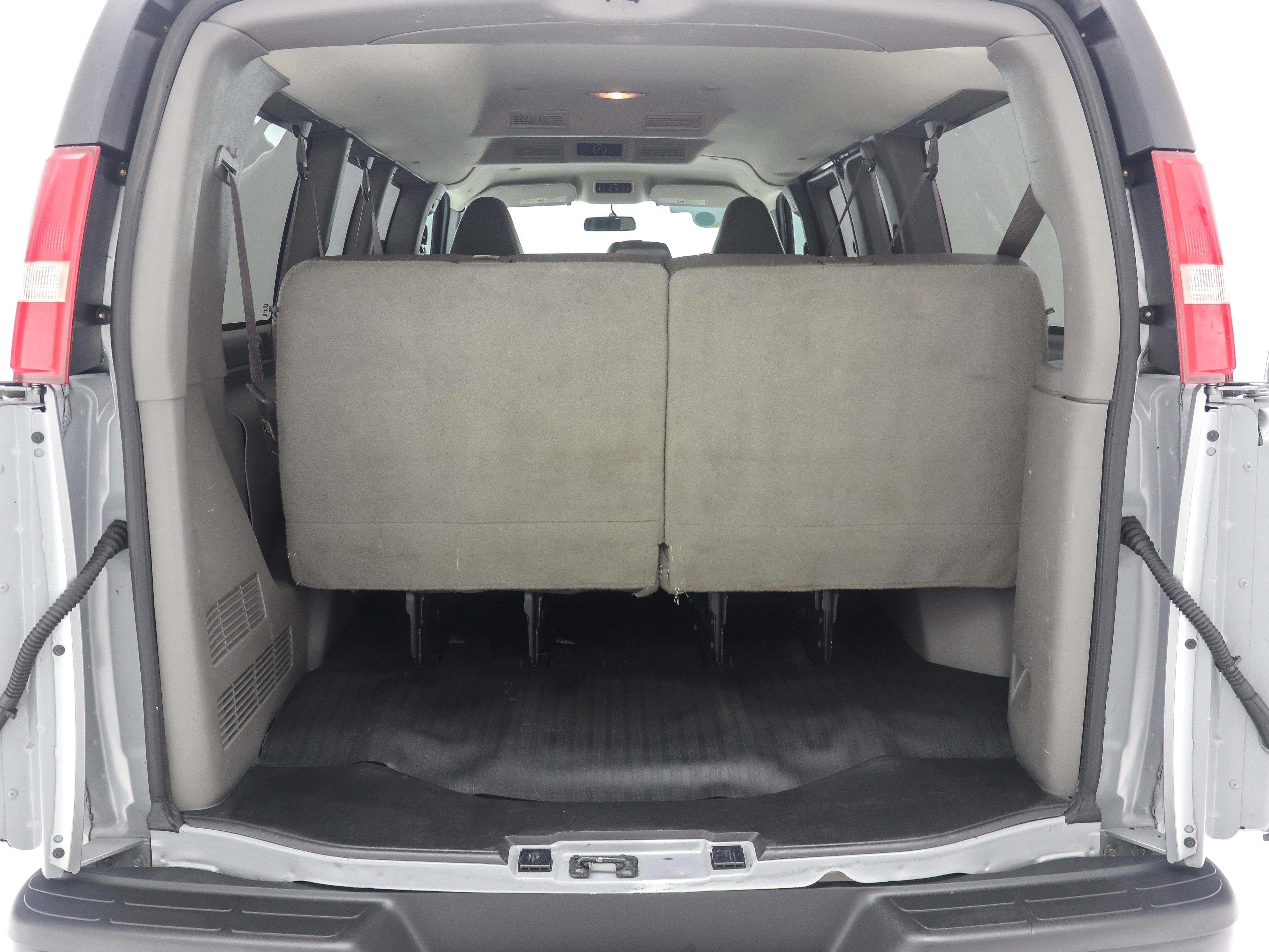 Used 2018 Chevrolet Express 2500 LS w/ Driver Convenience Package RWD image 11