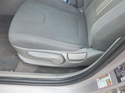 Used 2024 Hyundai Elantra SEL FWD image 12
