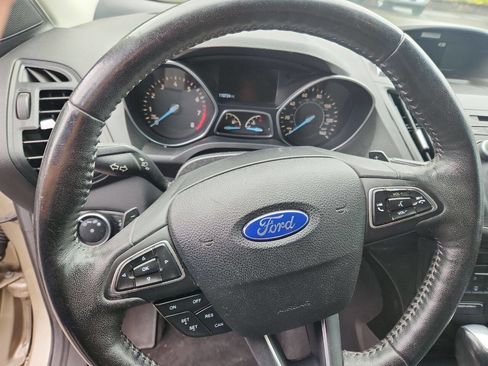 Used 2017 Ford Escape SE w/ SE Sport Appearance Package image 21