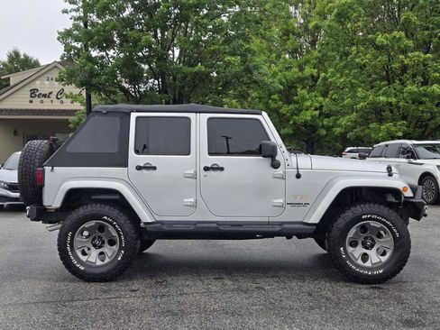 Used 2012 Jeep Wrangler Unlimited Sahara w/ Connectivity Group AWD/4WD image 6