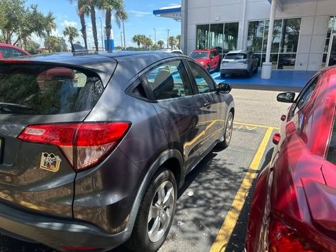 Used 2018 Honda HR-V LX image 4