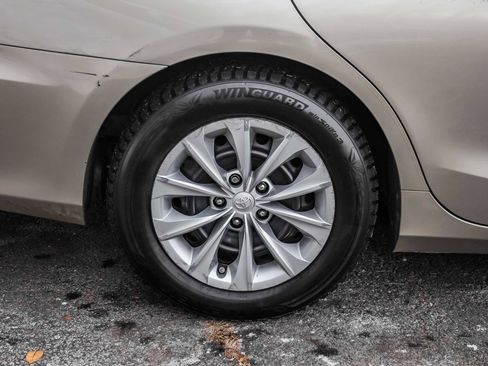 Used 2015 Toyota Camry LE image 6