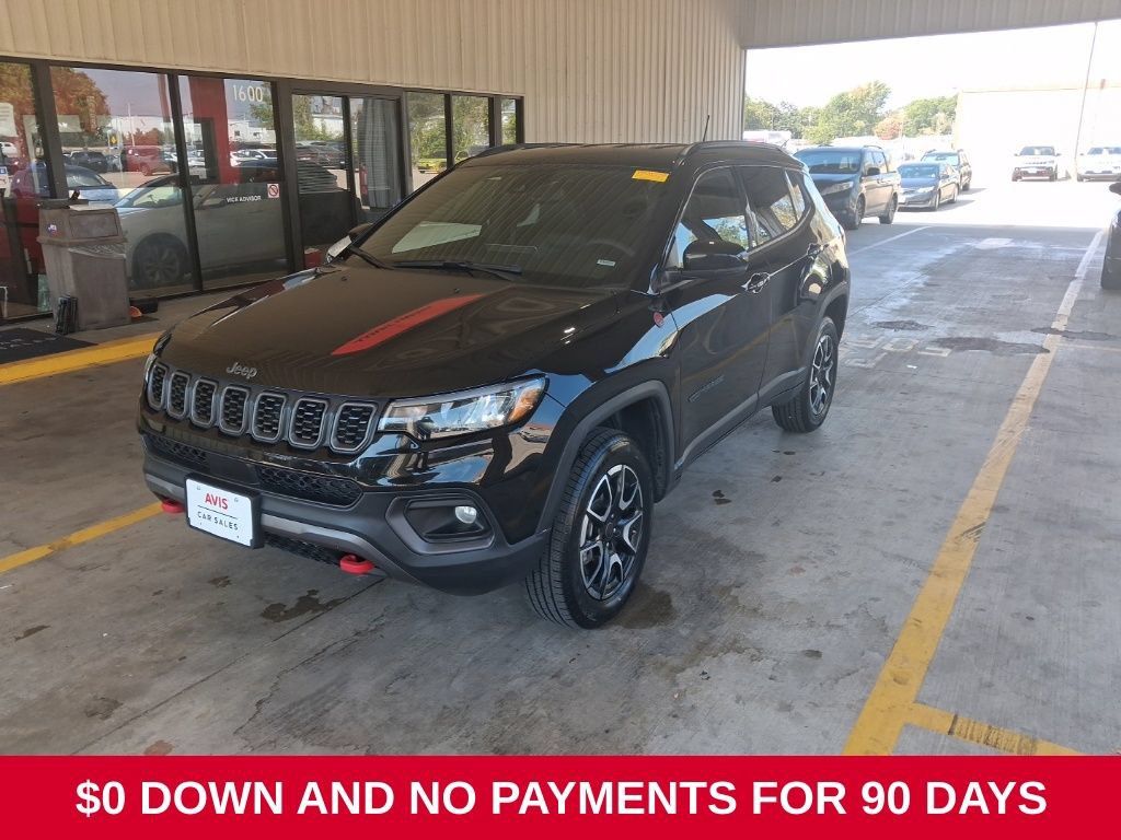 Used 2025 Jeep Compass Trailhawk AWD/4WD image 1