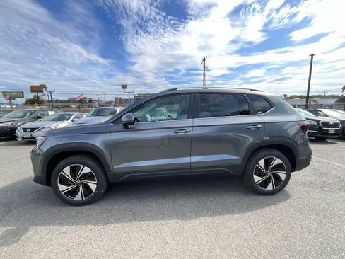 New 2025 Volkswagen Taos SE image 4