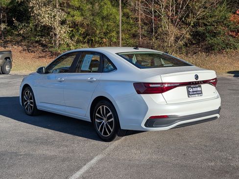 Used 2025 Volkswagen Jetta SE w/ Sunroof Package image 7