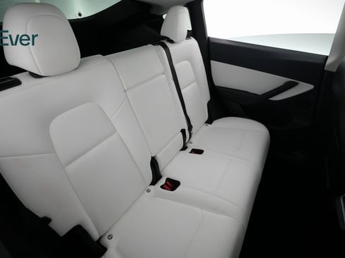 Used 2022 Tesla Model Y Performance image 9