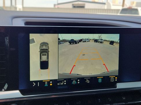 Used 2022 Chevrolet Silverado 1500 LTZ w/ Z71 Off-Road Package image 13