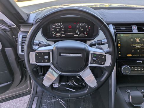 Used 2021 Land Rover Discovery HSE R-Dynamic AWD/4WD image 17