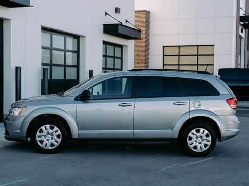 Used 2019 Dodge Journey SE image 4