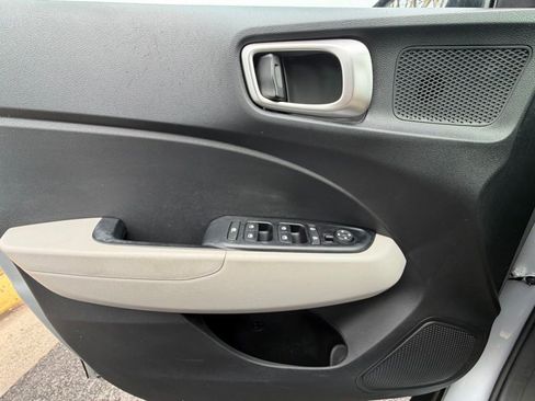 Used 2021 Hyundai Venue SEL w/ Cargo Package image 28