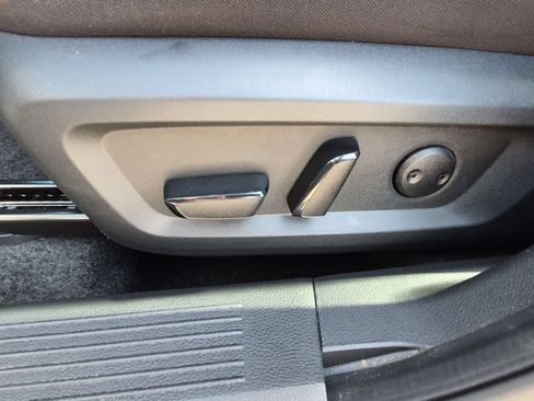 Used 2025 Nissan Rogue SV AWD/4WD image 16
