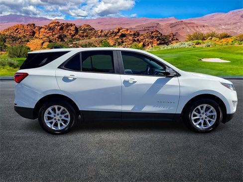 Used 2020 Chevrolet Equinox LS w/ LS Convenience Package image 3