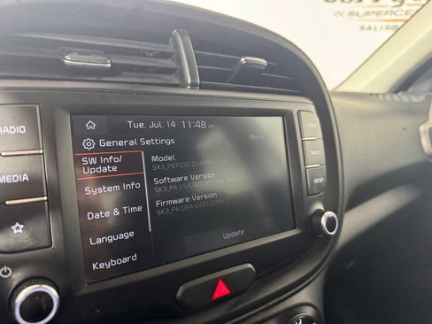 Used 2025 Kia Soul LX FWD image 15
