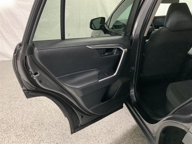 Used 2021 Toyota RAV4 LE AWD/4WD image 17