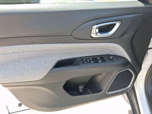 Used 2023 Jeep Compass Latitude image 13