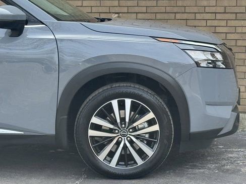 Used 2025 Nissan Pathfinder Platinum w/ Cargo Package image 5