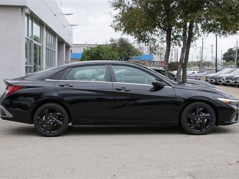 New 2026 Hyundai Elantra SEL Sport image 4